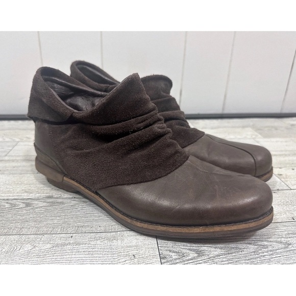 Patagonia Addie Espresso Brown 100% Leather Suede Ruffle Ankle Bootie Sz 8.5 - Picture 1 of 9